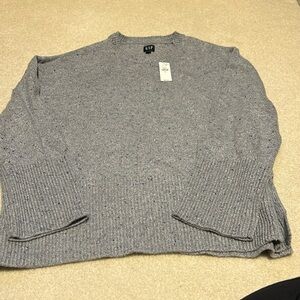 gap sweater with tags. never worn. women’s size medium